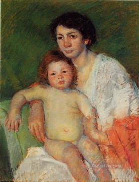  descansando Pintura - Bebé desnudo en el regazo de su madre descansando su brazo en el respaldo de la silla madres hijos Mary Cassatt